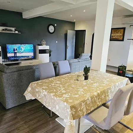 Luana Apartment Kampor